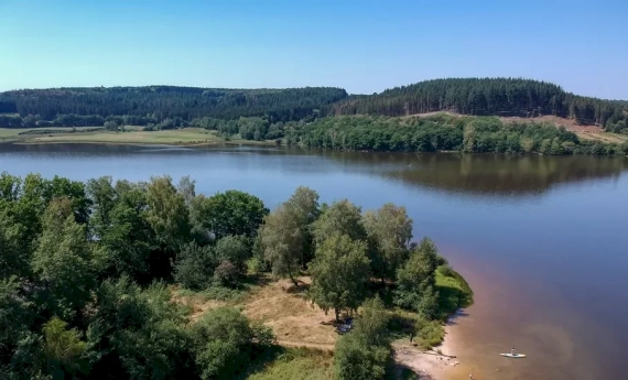 Lac de Saint-Agnan : Présence de cyanobactérie.